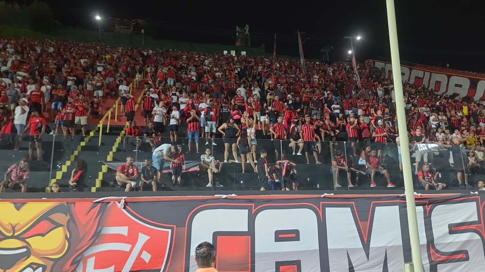 Vitória vence São Paulo por 2 a 0 no Barradão